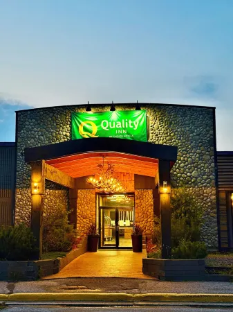 Ramada by Wyndham Copper River Inn Отели в г. Форт Франсес