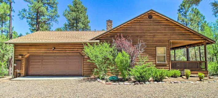 Wooded Hideaway! Spacious Show Low Log Cabin Hotels in Show Low