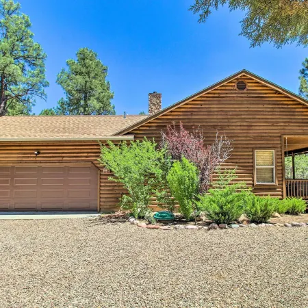 Wooded Hideaway! Spacious Show Low Log Cabin