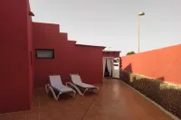 Large villa with private heated pool Отели в г. Ла-Олива