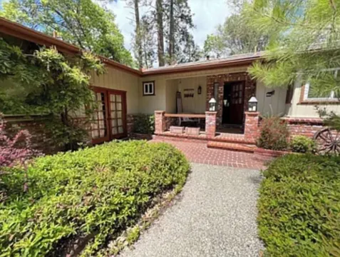 Cozy Mid-Century Cottage Near Sierra National Forest and Yosemite Park.