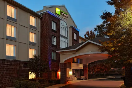 Holiday Inn Express & Suites Richmond-Brandermill-Hull ST. Отели рядом с достопримечательностью «Парк Роквуд»