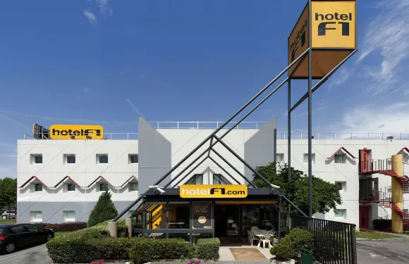 蓬塔利耶F1酒店