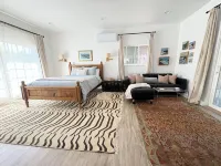 Charming NEW studio with AC and private yard in tranquil Sebastopol