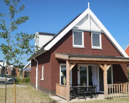 Lakeview Villa with Swimming and Fishing Pier Hotels in Simonshaven