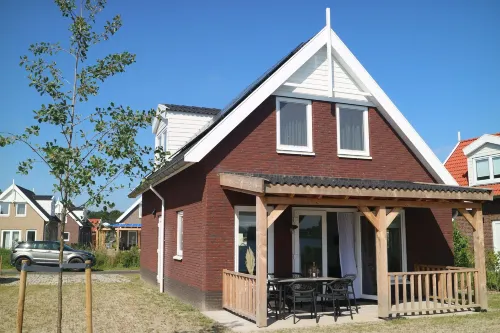 Lakeview Villa with Swimming and Fishing Pier Hotels in Simonshaven