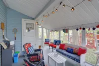 Spacious Lakeside Cottage - 2 Miles to Marblehead!