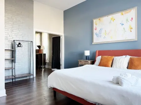 Washington A / Stylish 1BR/1BA Downtown Apt