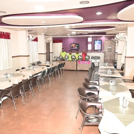 Hotel Shradha Saburi Palace