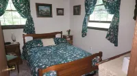 Rustic Cabin Retreat in the Heart of Southern Vermont-escape the hustle/bustle.