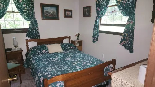 Rustic Cabin Retreat in the Heart of Southern Vermont-escape the hustle/bustle.