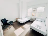 แมดไวบส์ โฮสเทล กราน วีอา