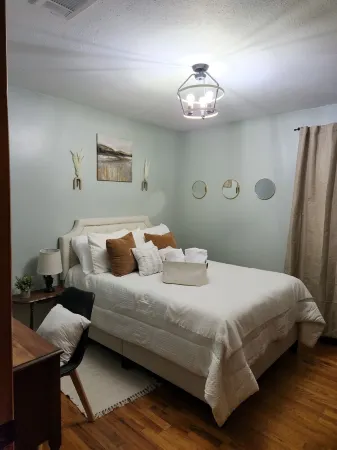 Escape to this cozy 3-bedroom cottage nestled in the heart of Sylvester. Отели в г. Силвестер