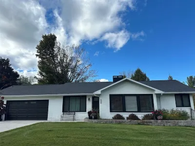 Perfectly located Hotel in zona True Blue Charters