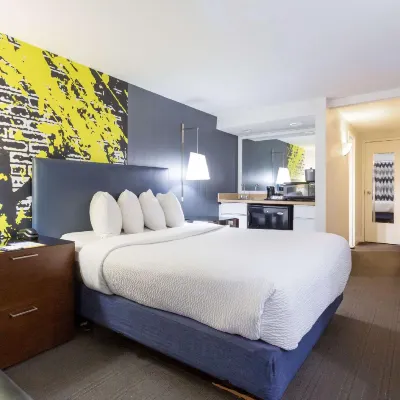 Comfort Inn & Suites Baltimore Inner Harbor Отели рядом с достопримечательностью «Туристический центр Балтимора»
