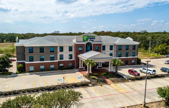 Holiday Inn Express & Suites HEARNE by IHG
