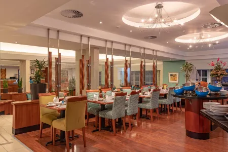 City Lodge Hotel Durban Отели в г. Дурбан