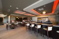 Holiday Inn & Suites DAVENPORT by IHG - bar