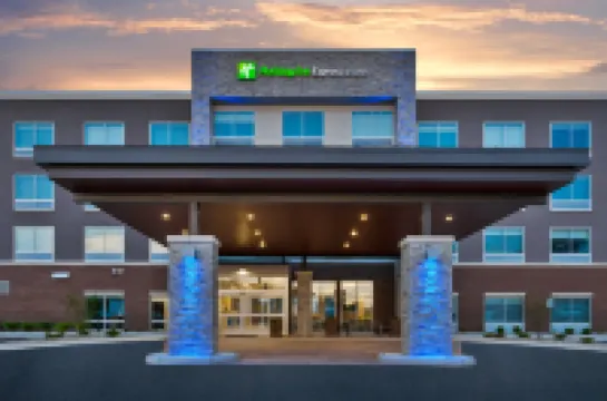 Holiday Inn Express & Suites GRAND RAPIDS AIRPORT - SOUTH by IHG