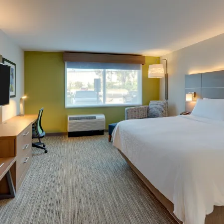 Holiday Inn Express & Suites ROANOKE – CIVIC CENTER by IHG