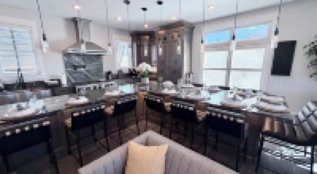 New 4,500 Sq.ft. 14 Guests, 5 Bed, 5 Bath, SkyDeck, Spa, Elevator, Docks, WiFi.