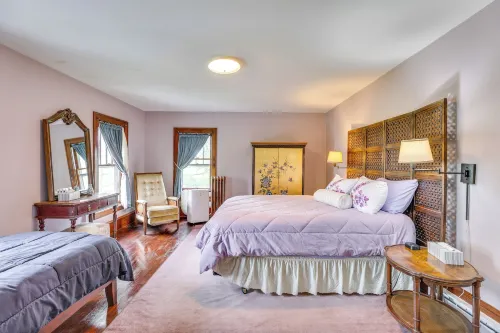Fire Pits, Views & Yard: Luxe Mt Horeb Getaway! - Homestays