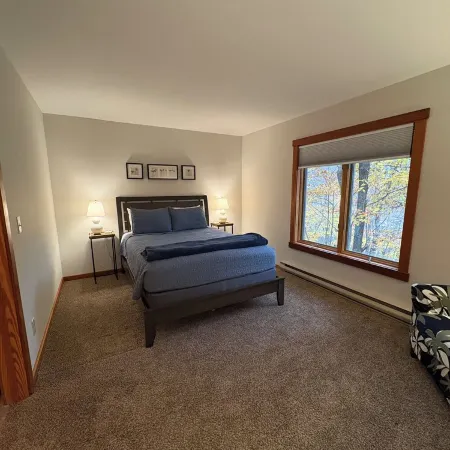 Spacious 5-bedroom house in a mountain hollow in Wintergreen Resort.