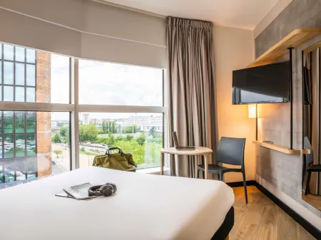Ibis Budget Paris Porte de Montreuil Отели рядом с достопримечательностью «Point de vue de la grande traverse - Parc Jean Moulin»