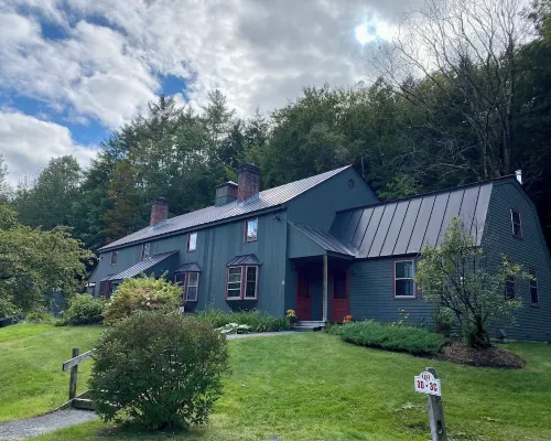 Cozy VT Retreat  • Coffee Bar •Fireplace • Near Quechee Gorge • Min to Woodstock Hotels in Quechee