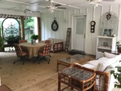 Guesthouse located in historic Toccoa Ga Hotels in Stephens County