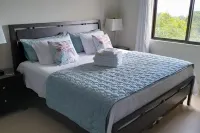 Seaview Paradise - Sleeps 3 - Pool - Parking - Apartments