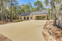 5 Mi to Lake! Home w/ Boat Parking & Pool Access - parking