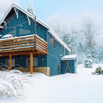 A Charming Chalet with Hot Tub 1 Mile to Mt. Snow