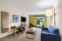 Holiday Inn Express & Suites Jacksonville SE- Med Ctr Area