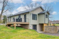Walk to Lake: Pet-friendly Cottage in Jamestown! - Country Houses