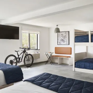 Slackline Moab, Outset Collection by Hilton