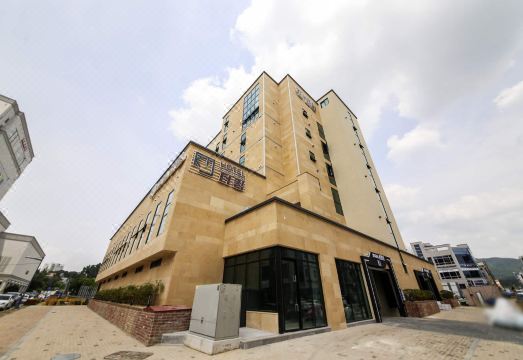 HOTEL 더 킹 외부 전경