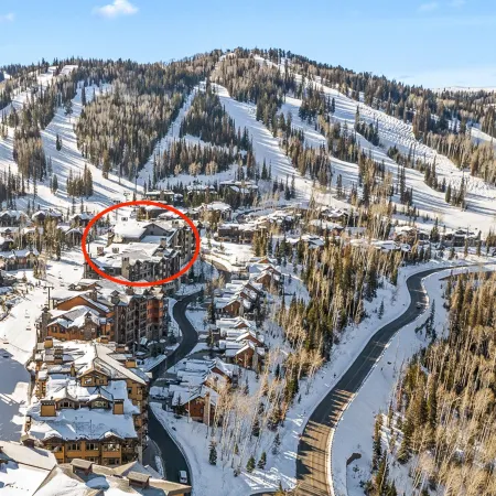 Stunning Deer Valley Home with Balcony, Walk to Hiking and Biking Trails, Mountain Views, Firepit
