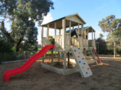 ワーナンブール モーテル アンド ホリデイ パーク