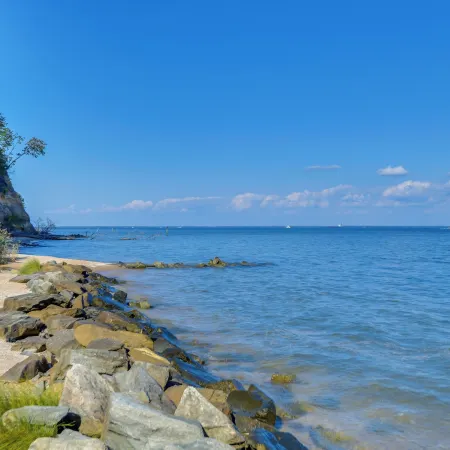 Lakefront Cabin Near Solomons Island w/ Hot Tub Отели в г. Калверт