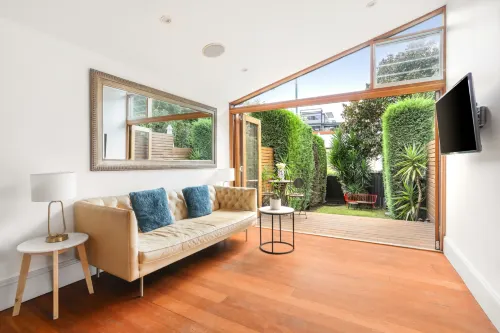 Luxury Colonial Terrace House in the Rocks - 4-Star