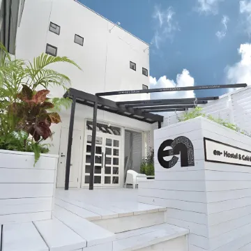 En- Hostel & Café Bar