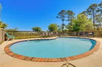 Water View Dauphin Island Condo w/ Boat Slips - Strand