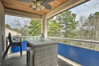 Lake Keowee Resort Condo w/ Balcony & Pool Access! - balcony