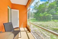 Pet-Friendly Gem w/ Yard & Pool Access in Sebring