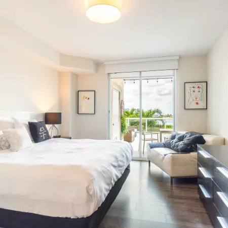 Golden Bay 303