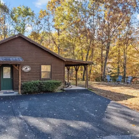 Beautiful Mountain Views with Outdoor Hot Tub & Indoor Whirl Pool!