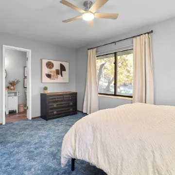 Spacious 6-Bed 3-Bath Retreat Next to park—ideal for Family & Group Getaways