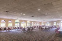 Cottonwood Suites Savannah Hotel & Conference Center - Pools