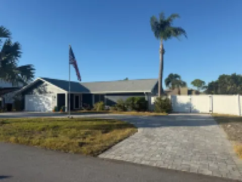 Welcome to our beautiful home, located near Anna Maria Island & IMG Academy.